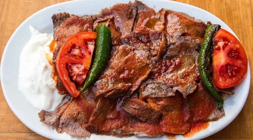 Искандер кебаб (İskender kebabı)